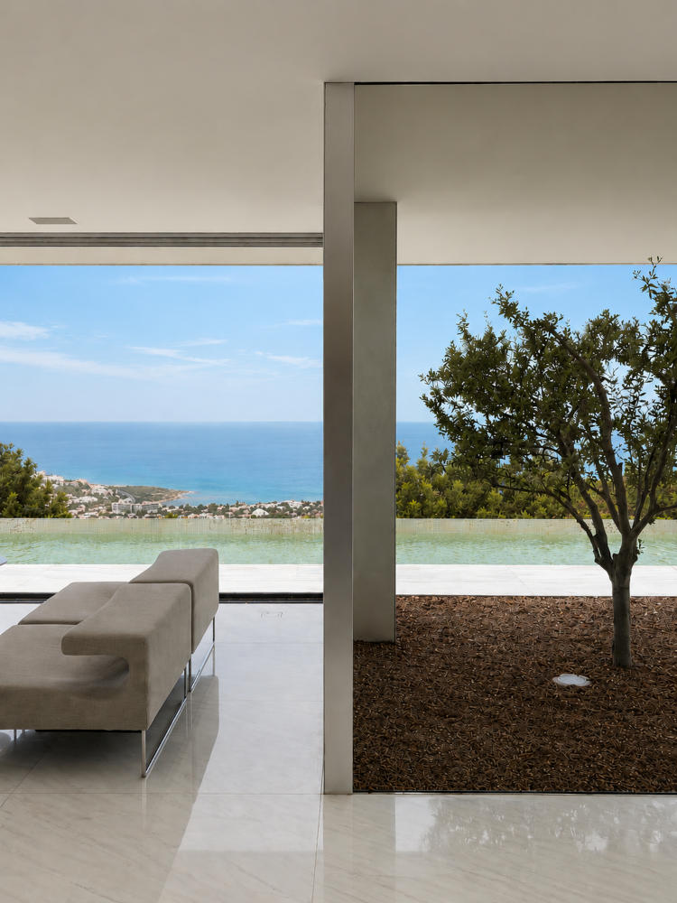 RESIDENCE IN SARONIDA